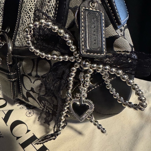 Y2K Vintage Coach Black and Gray Signature Canvas Shoulder Bag with Buckle - Picture 6 of 12